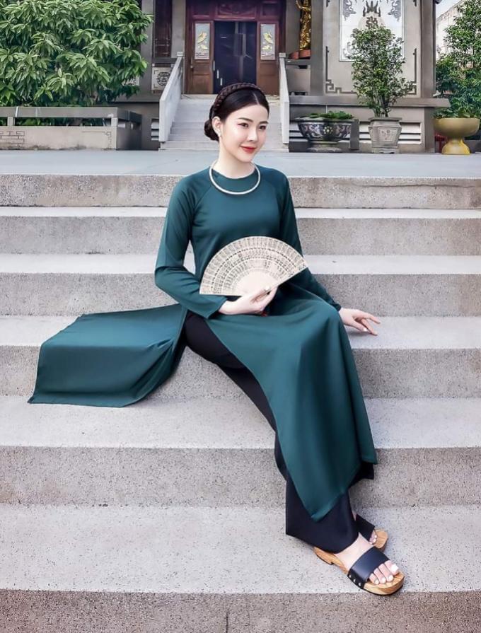 Ao dai Vietnam 2022 Jade green dress black pants