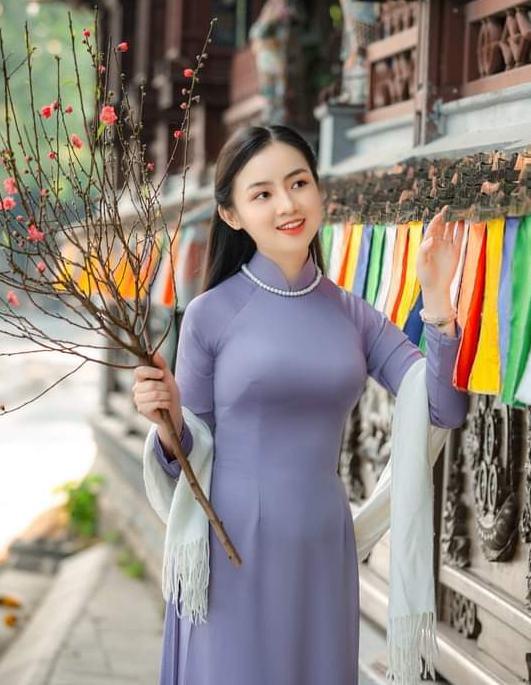Vietnam traditional Ao Dai in lavender chiffon fabric
