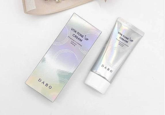 A tube of DABO VITA Tone up cream 3D 50ml